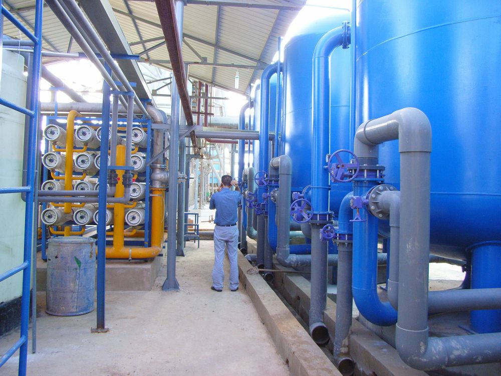 Chemical reverse osmosis desalination water system